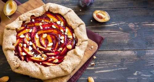 Zwetschken-Mandel-Galette: Ein knuspriger Tra...